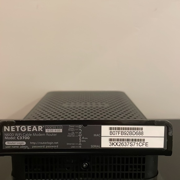 NetGear N600 WiFi Cable Modem Router Model C3700, Black - Picture 6 of 9
